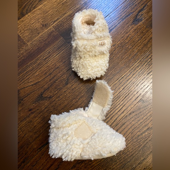 UGG- 0/1 baby booties lined infant size fuzzy velcro strap slippers pre-walkers - Picture 13 of 16